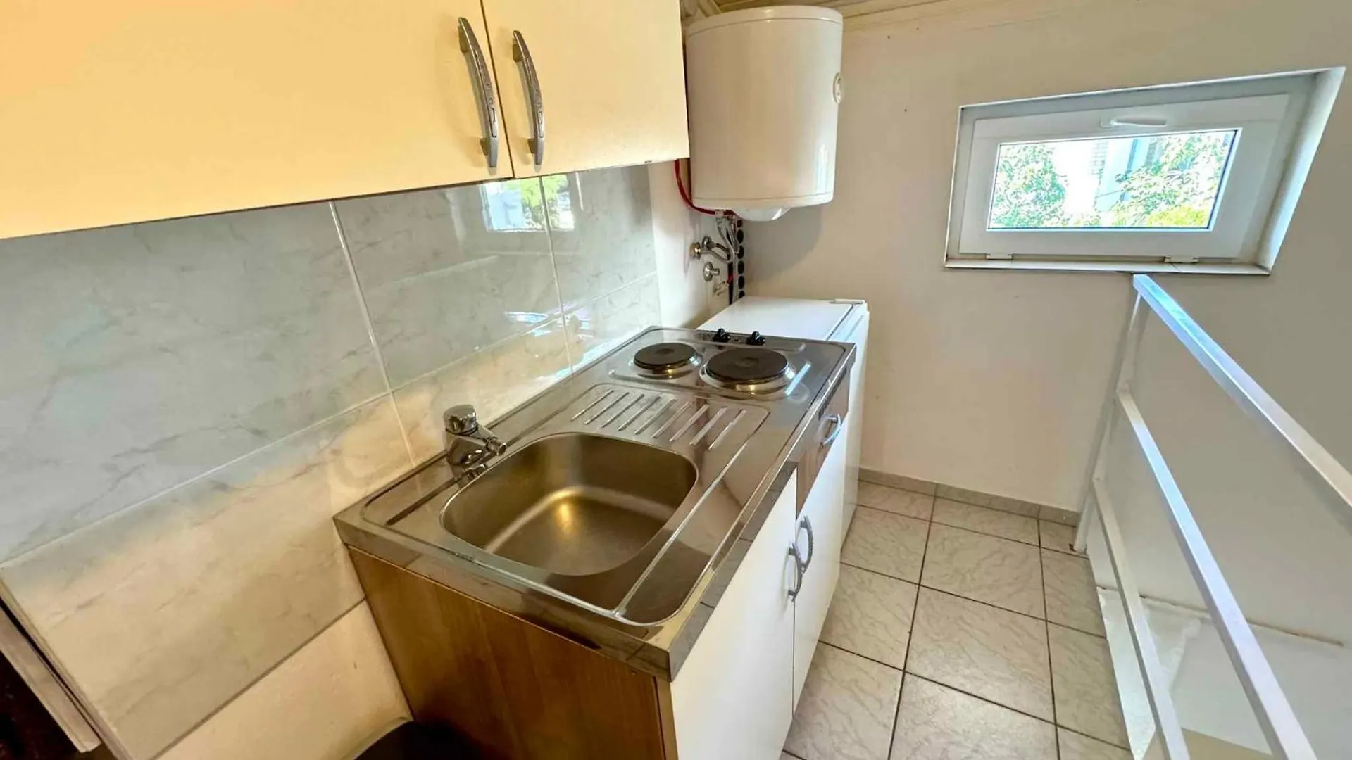 Apartment House And Apts. In Jadranovo 51055