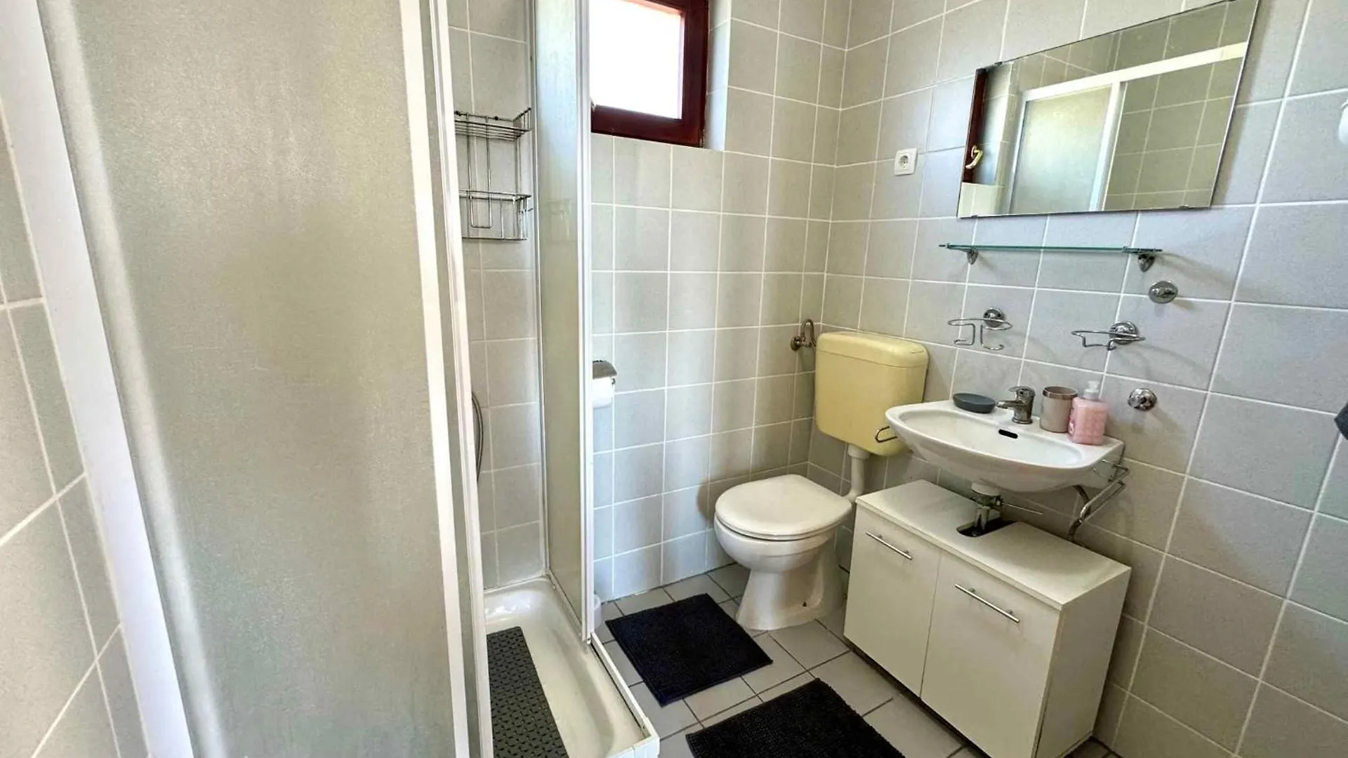 Apartment House And Apts. In Jadranovo 51055