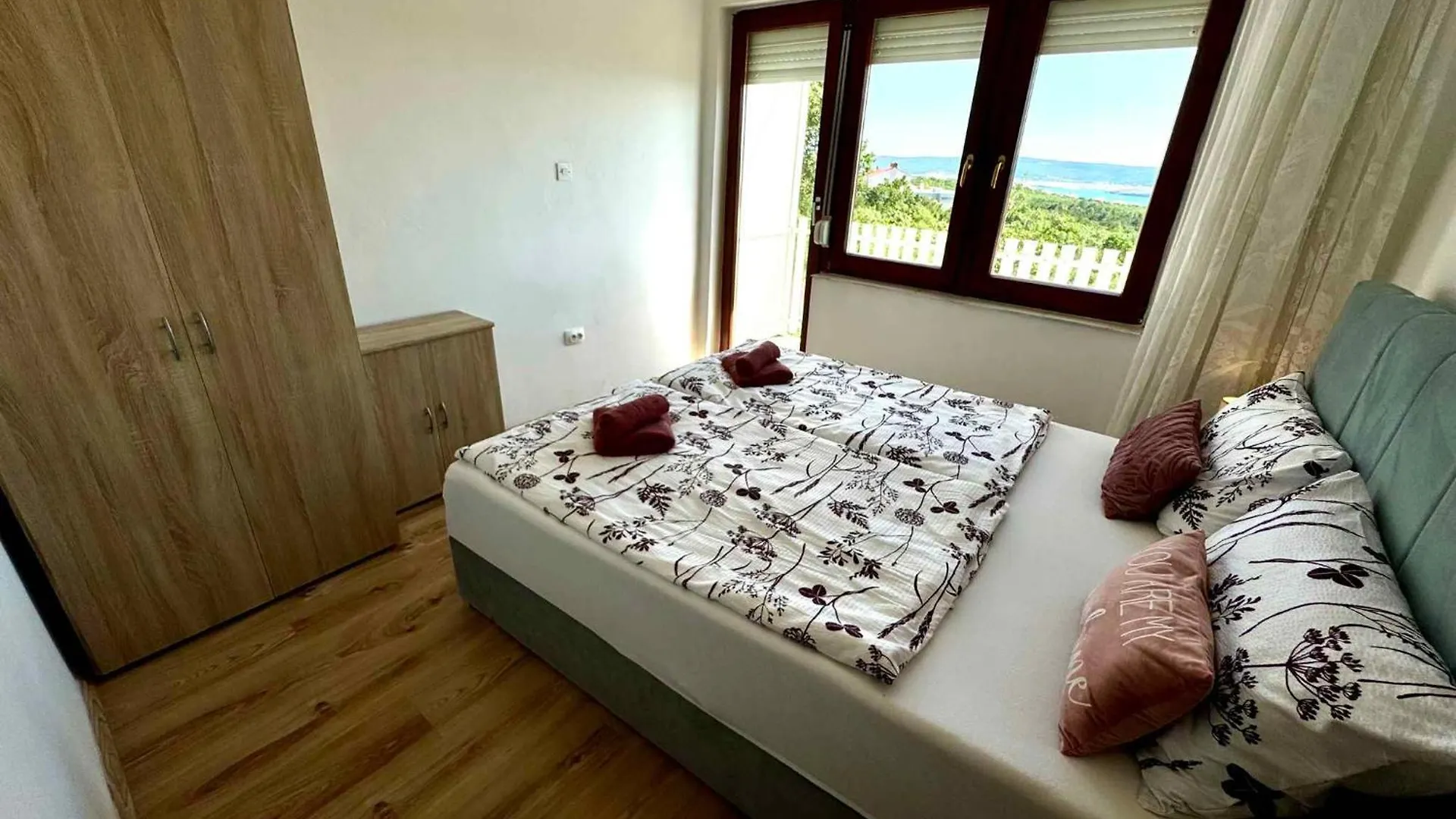Apartment House And Apts. In Jadranovo 51055