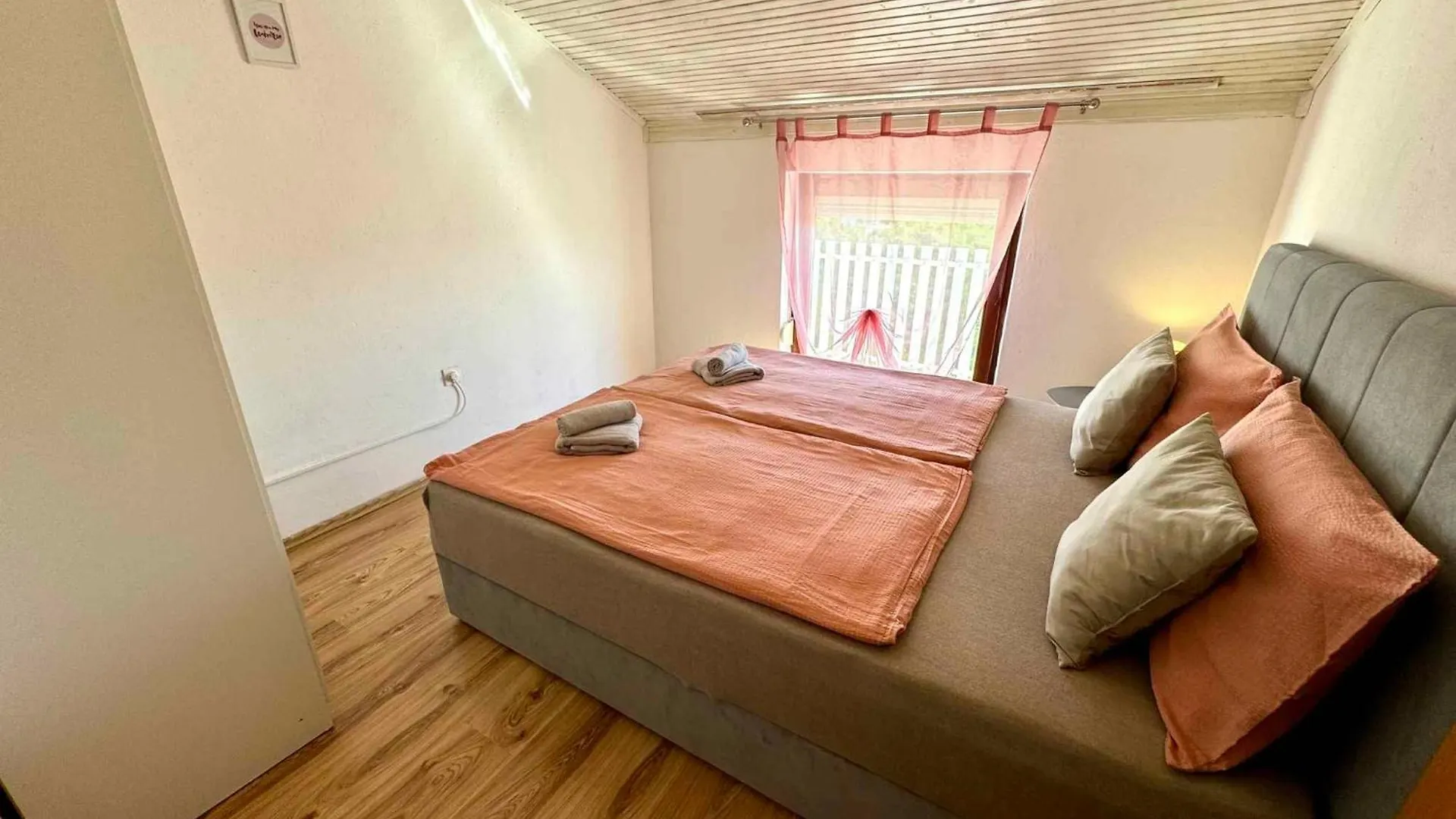 Apartment House And Apts. In Jadranovo 51055