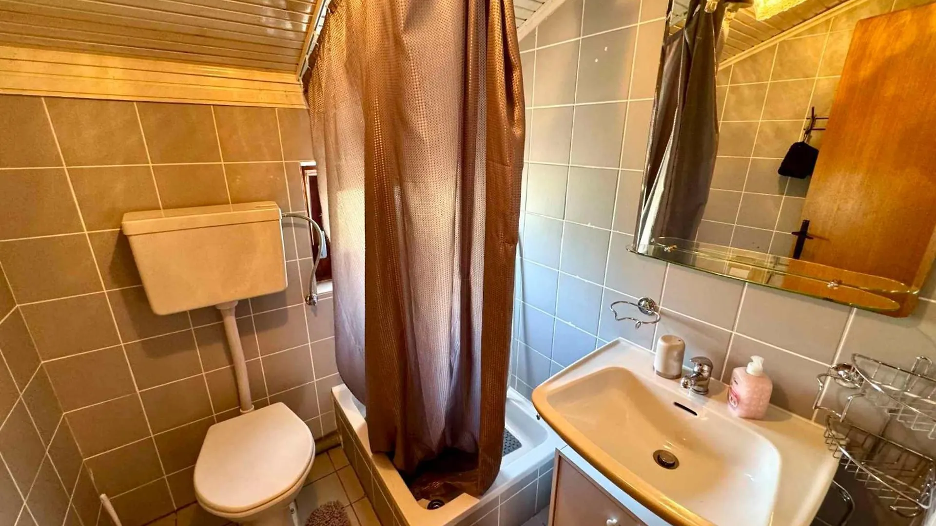 Apartment House And Apts. In Jadranovo 51055
