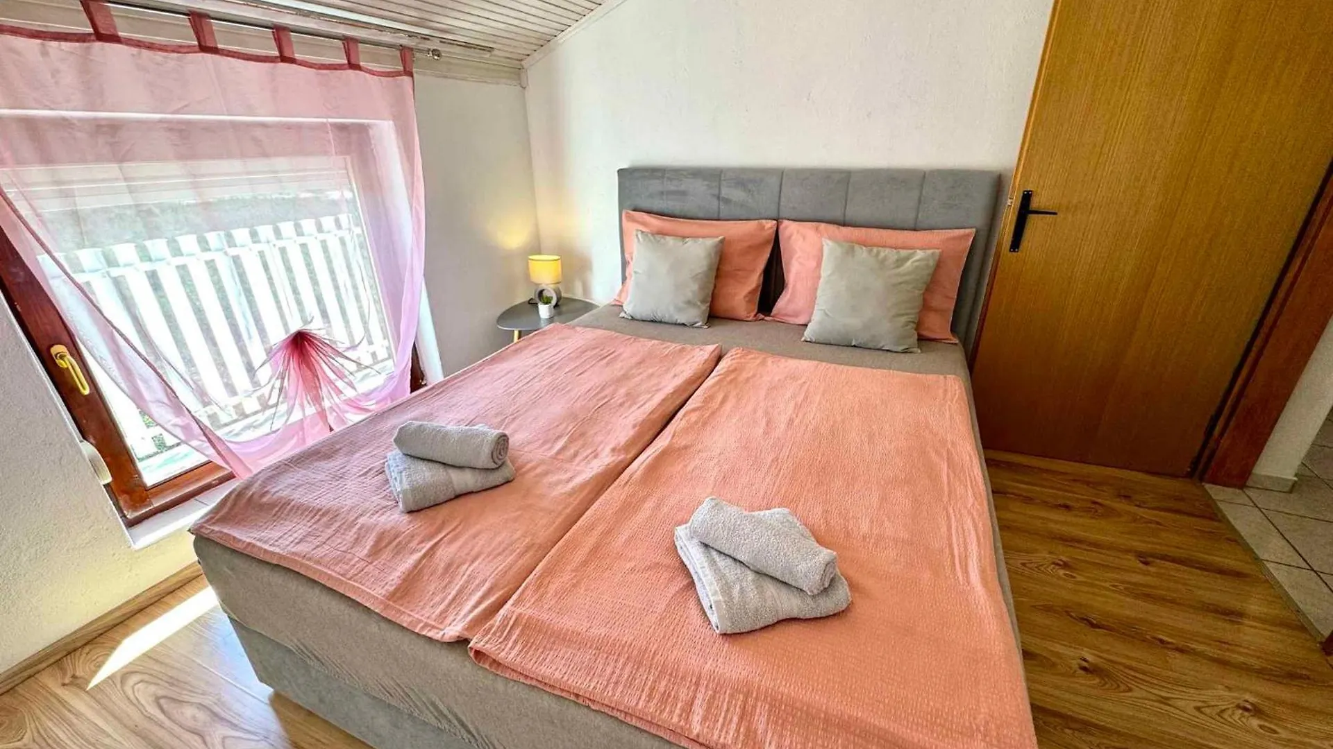House And Apts. In Jadranovo 51055 Croatia